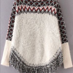 Geometric pattern fringe hem mohair